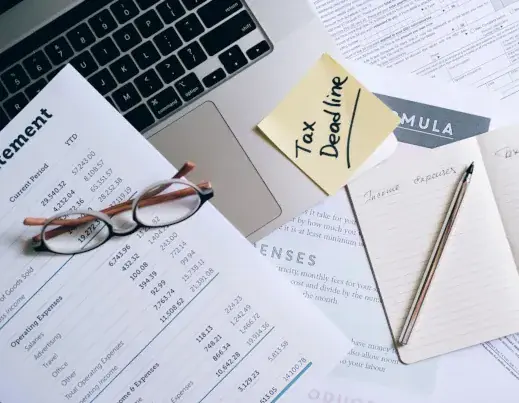 Tax expert helping with e-filing